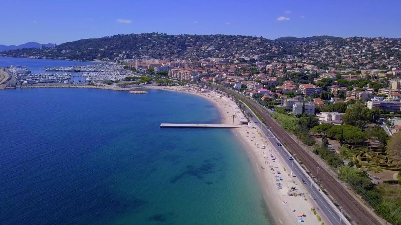 Apt Golfe Juan - 5min des plages - Parking privée - Piscine Rooftop Vallauris Extérieur photo