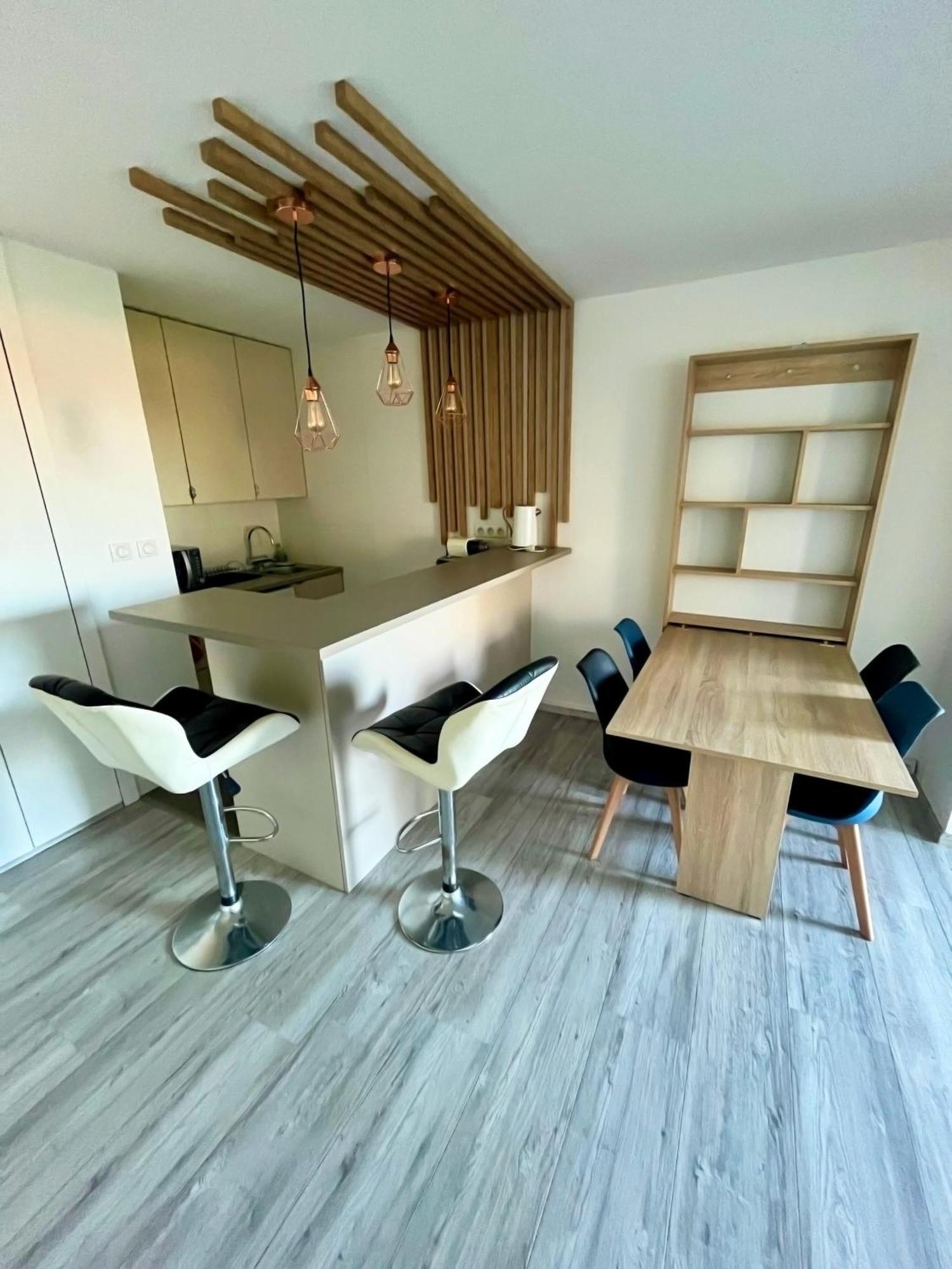 Apt Golfe Juan - 5min des plages - Parking privée - Piscine Rooftop Vallauris Extérieur photo