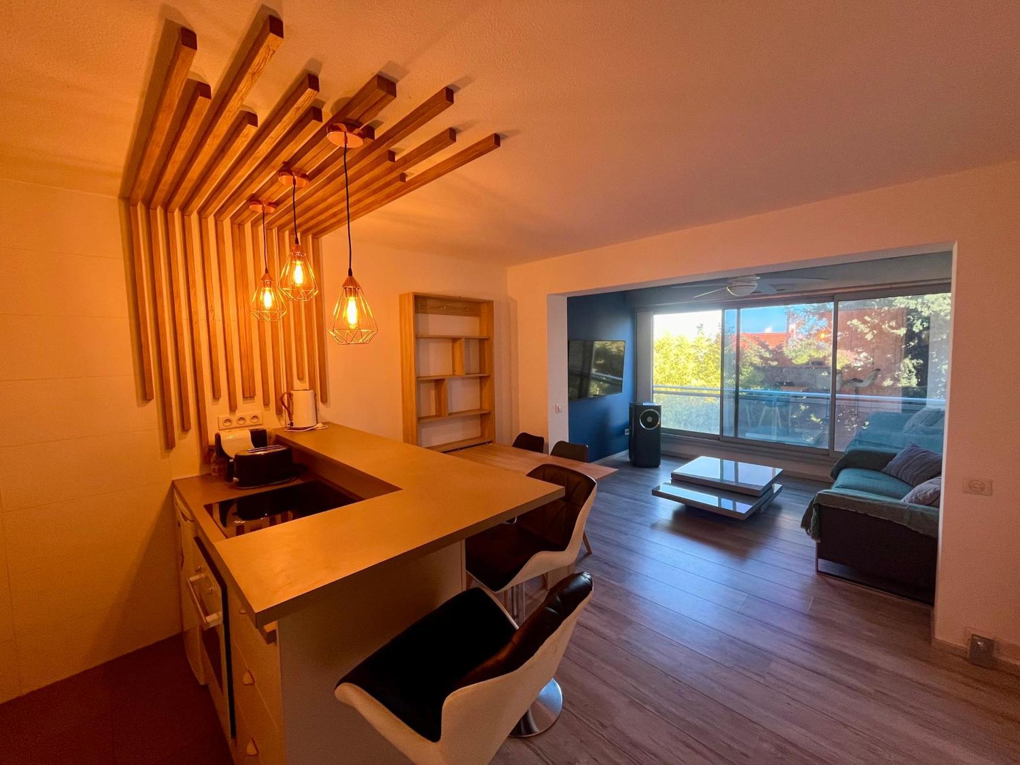 Apt Golfe Juan - 5min des plages - Parking privée - Piscine Rooftop Vallauris Extérieur photo